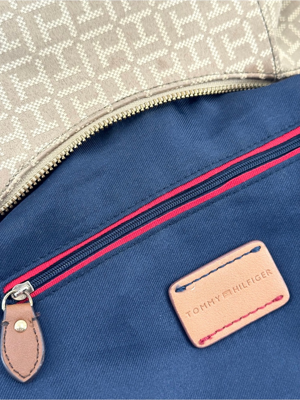 Tommy Hilfigure Monogram Coated Canvas Shoulder Bag - Picture 8 of 11